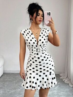 NEW! NEVER WORN! Fine & Folde Size Medium M White Black Polka Dot Dress lot6641
